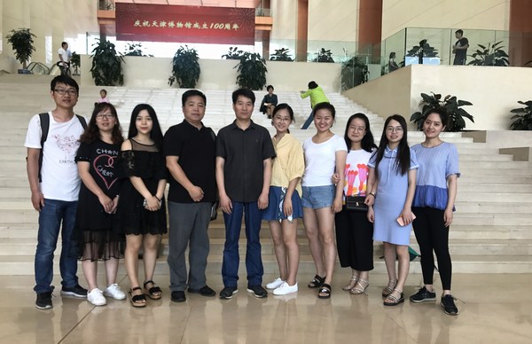 美加墨世界杯官方网站艺术硕士（美术）研究生赴中国美术馆开展专题艺术实践教学.jpg